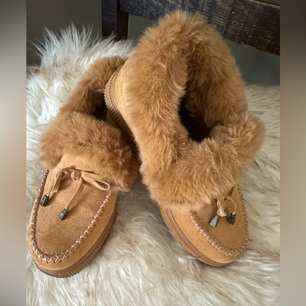 Cozy Tan Fur-Lined Women's Moccasins